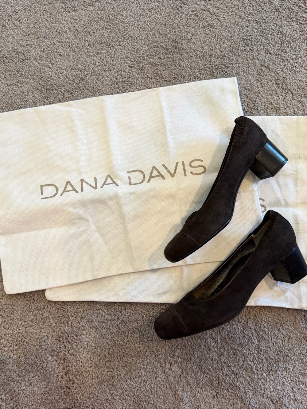 Vintage NWT Dana Davis Brown Suede Pumps (comes with dust bags and box w/o lid!)